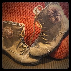 Adorable Canvas boots